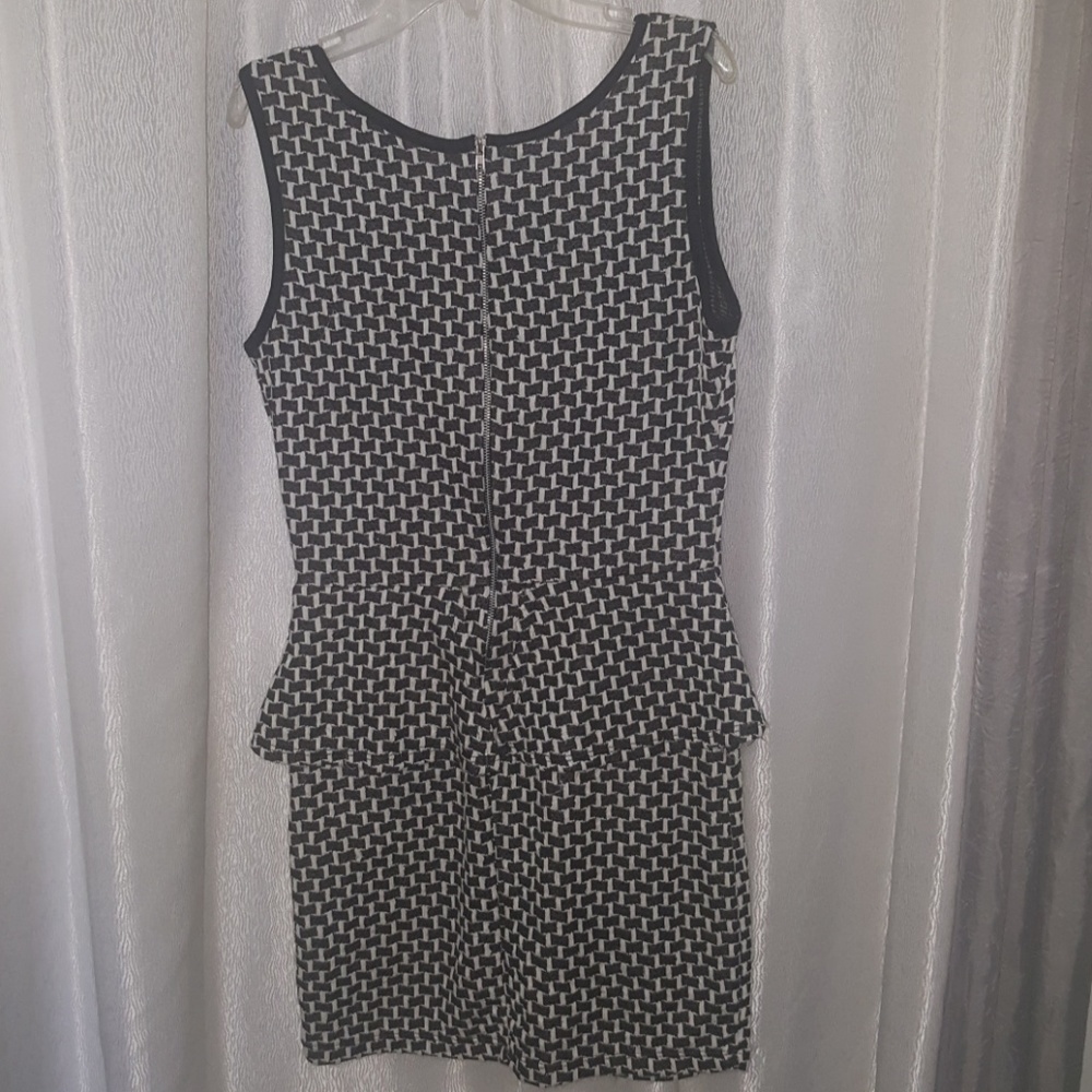 Dress - Picture 4 of 5